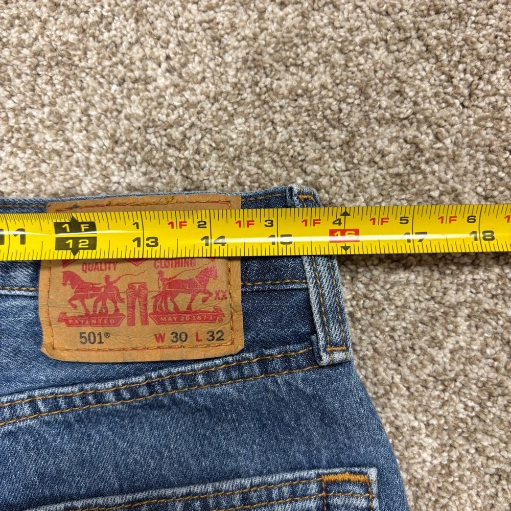 Levi's 501 Original Fit Jeans Men 30x32 Blue Straight Leg Button Fly Denim
